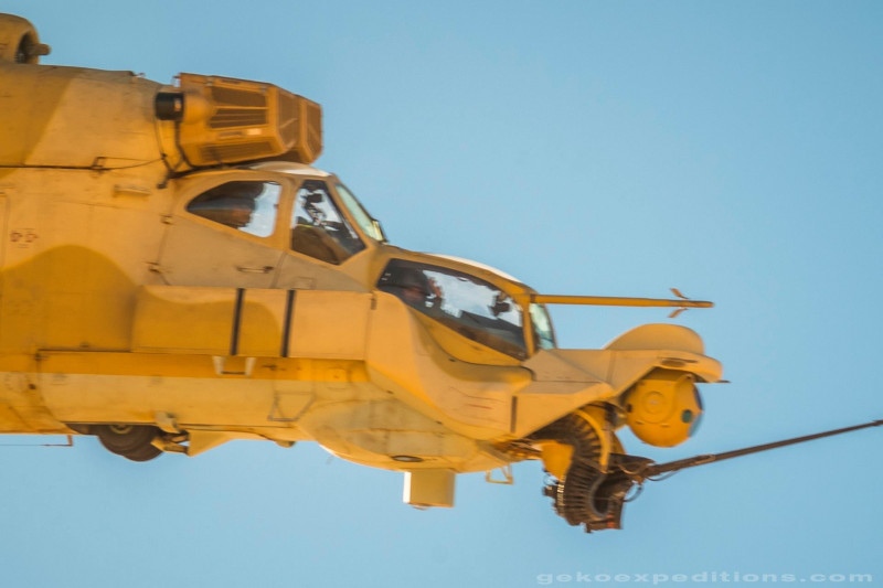 ah1武装直升机最新型,ah1z和阿帕奇武装直升机哪个好