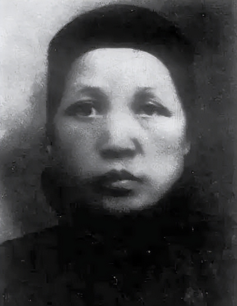 毛主席时隔32年回韶山，看到父母墓地破烂不堪：都不要修，就这样