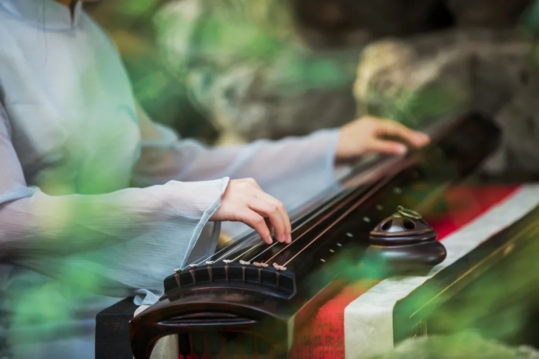 在学习《流水》过程中，怎样才能使水流得不那么“坎坷”