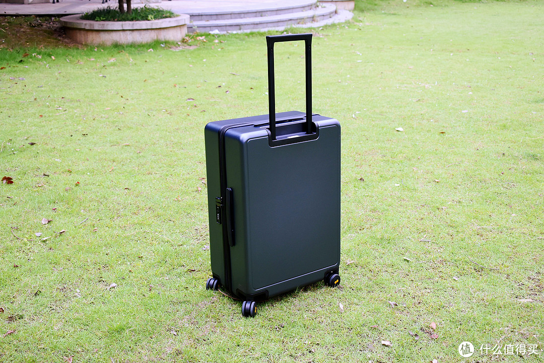地平线8号城市脉搏行李箱，质感突出，干湿分离，真的好用
