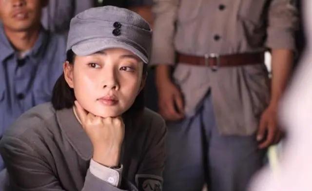 舍不得红唇眼线假睫毛，就别演女兵，这6位女星扮相才叫尊重观众