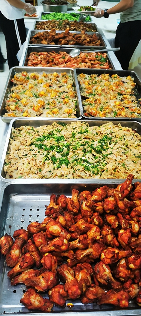 62岁何家劲有女儿吗,何家劲的一生年轻童年是怎么过的