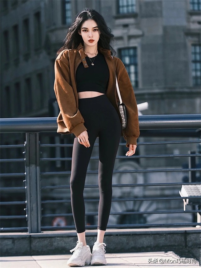 春季，“运动裤”最正确的打开方式：搭配这几款上衣，洋气又显瘦