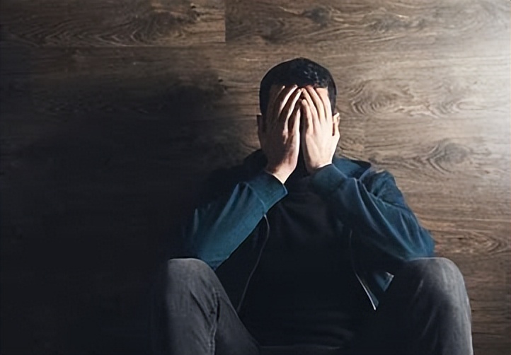 青年男导演拍摄小黄片,每集投资3万,男女主:快给我们拍吐了