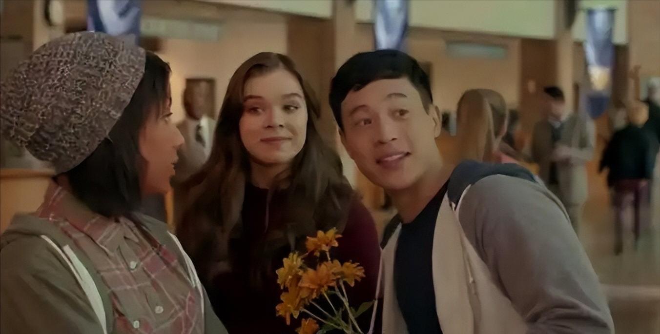 电影通过调动和改变画面元素，以意象和符号的形式，让观众体会