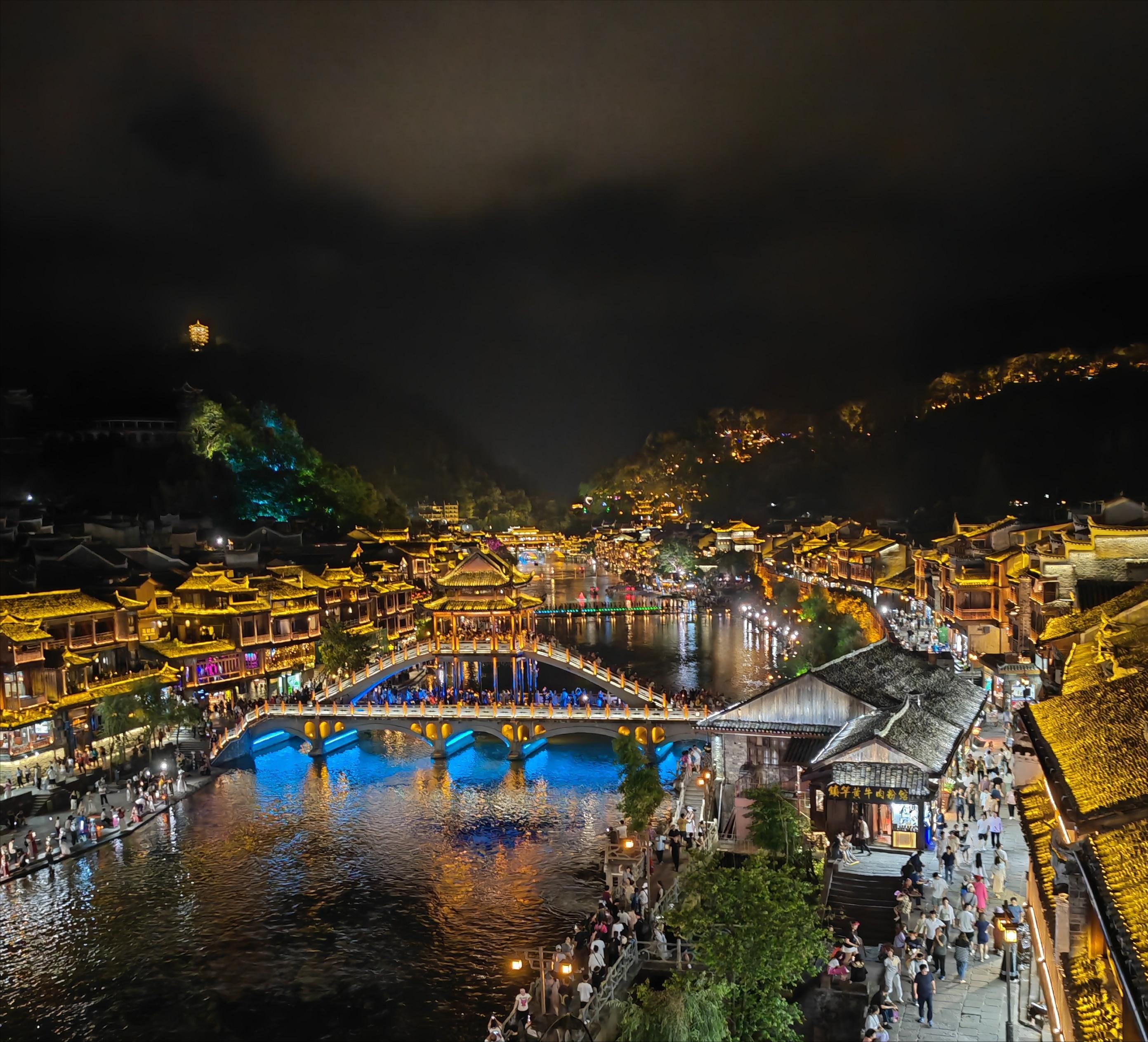 张家界凤凰古城六日游视频,重庆张家界凤凰古城六日游