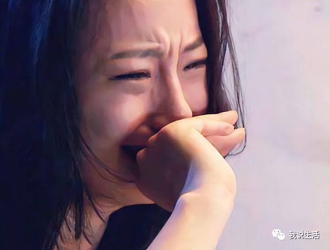 老婆怀孕8个月，老公不顾医生反对强行引产，孩子出来后崩溃大哭