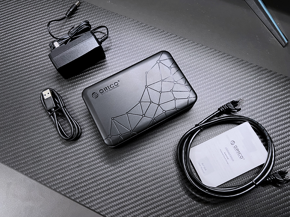 900不到，体积还小，哥们给自个儿组了个小NAS玩