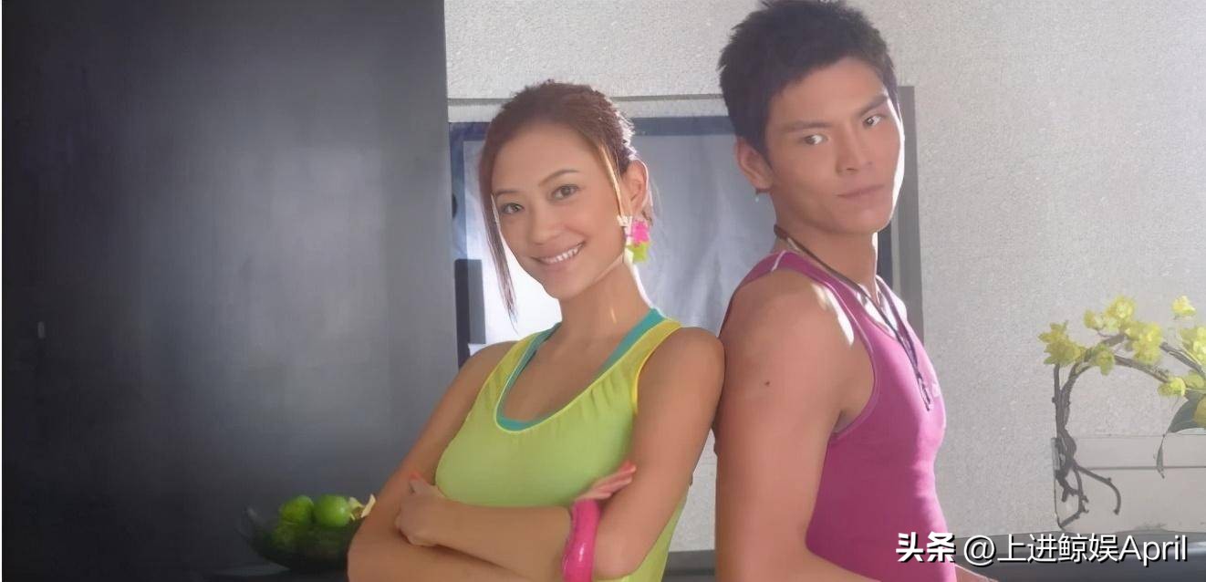 某清纯女星的“哑巴丈夫”，继被*男猛**当众掌掴后，再现剥虾名场面