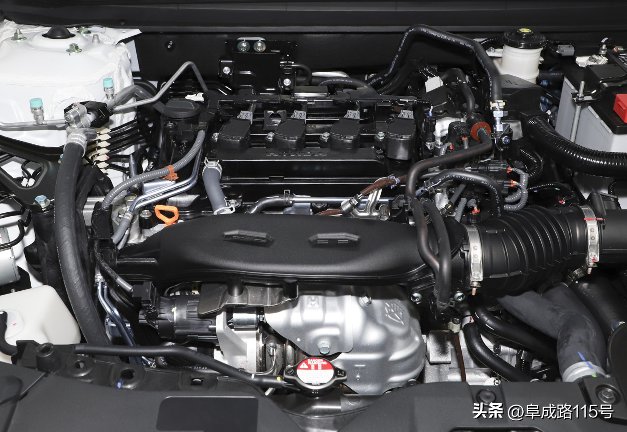 2018款本田英仕派,2022款本田英仕派黑白双拼外观