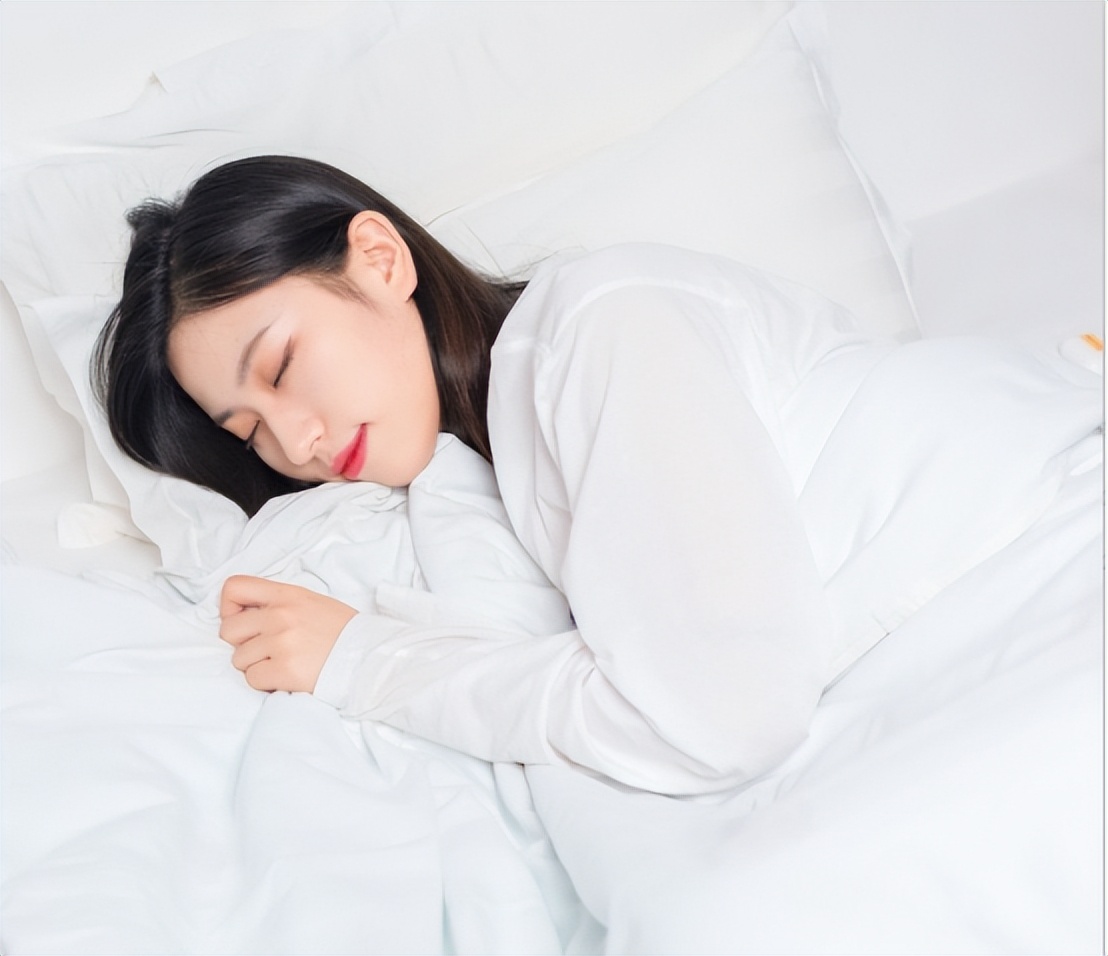 女性白头发增多怎么回事,女性有白头发缺什么