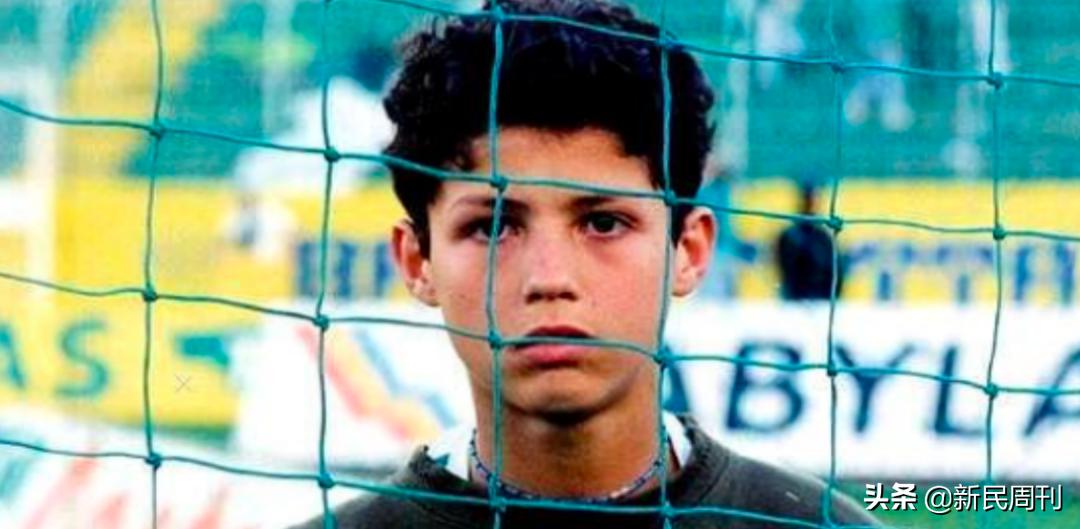 c罗输球后摔小球迷手机引众怒,c罗输球后怒摔球迷手机