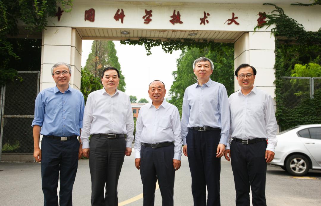 10亿！一所县城高中，迎来超级大礼包