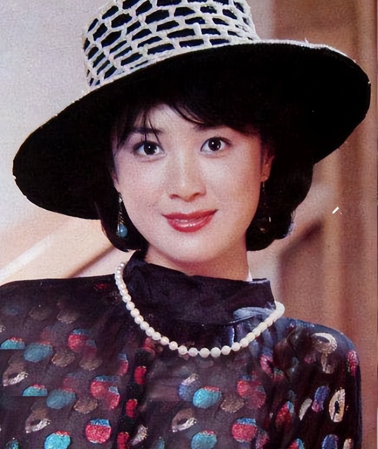 傅艺伟的情感史,傅艺伟几次婚姻