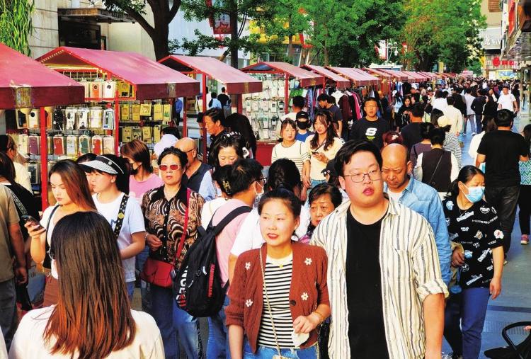 兰州城关区摆摊新政策,增添城市烟火气地摊经济来袭