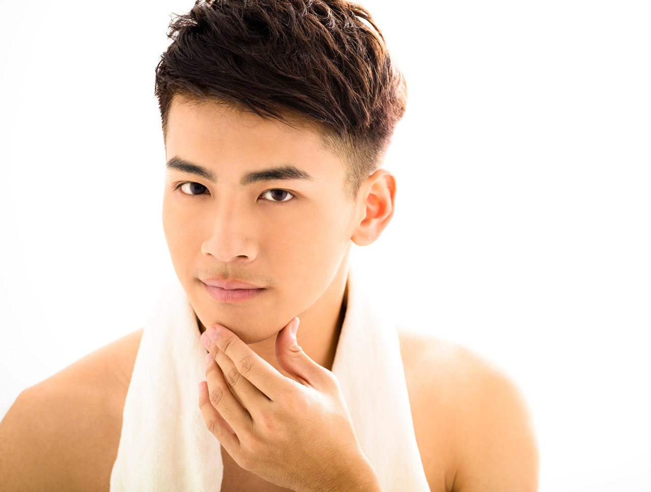 男人到40岁要理什么发型才更好看,男人过了40岁发型这样剪精神帅气