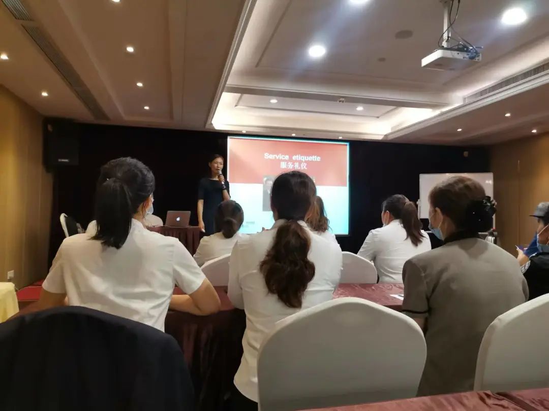 知礼有节至诚服务——尚坤物业开展全员礼仪礼节学习培训