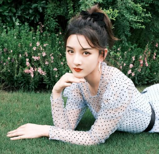 娱乐圈塌鼻子宽鼻翼好看的女明星,塌鼻子也能美出圈