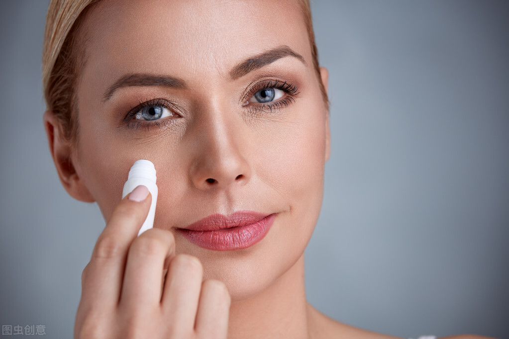 1分钟快速消除黑眼圈学生党,怎么学英语有效改善黑眼圈