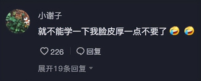 小伙街上遇红薯“刺客”，不好意思拒绝，结果一个小红薯花20多块