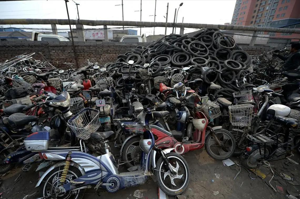 大爷把电动车当废铁回收,回收废旧电动车有多暴利