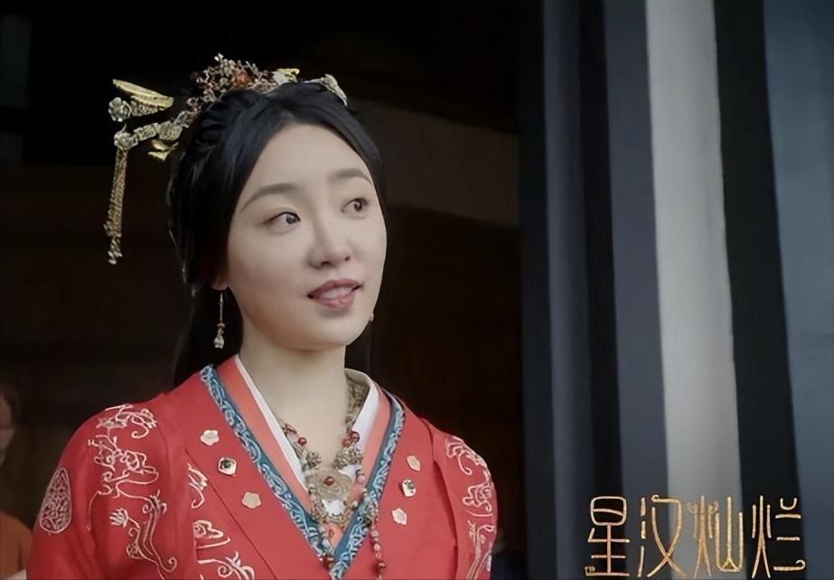 黑红小花张月：质疑整容上位不雅，演绿茶遭网暴，新剧逆转口碑