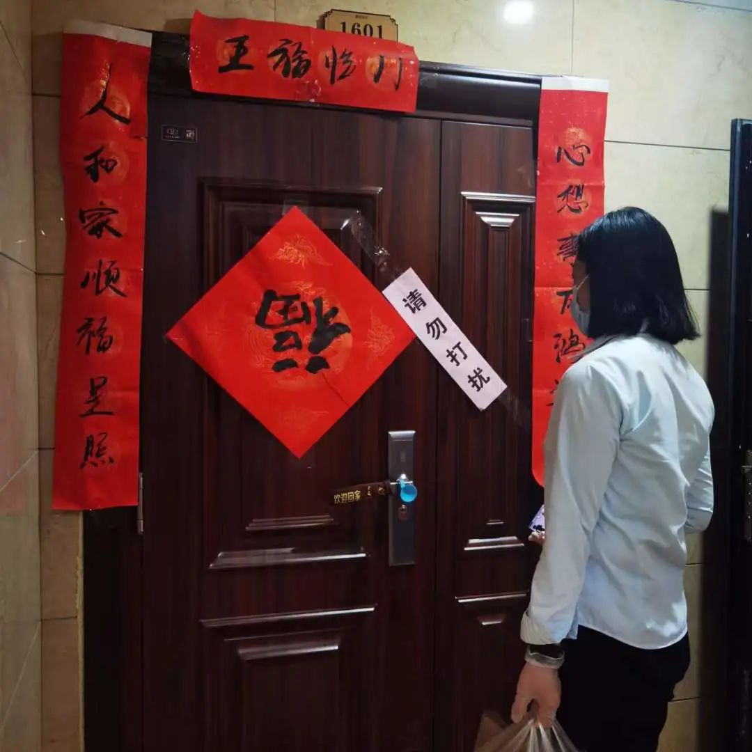 战“疫”路上不停歇的亚星盛世物业“跑腿团”