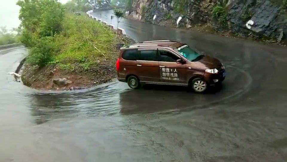 五菱新卡能拉2.5吨货,五菱最新款拉货王