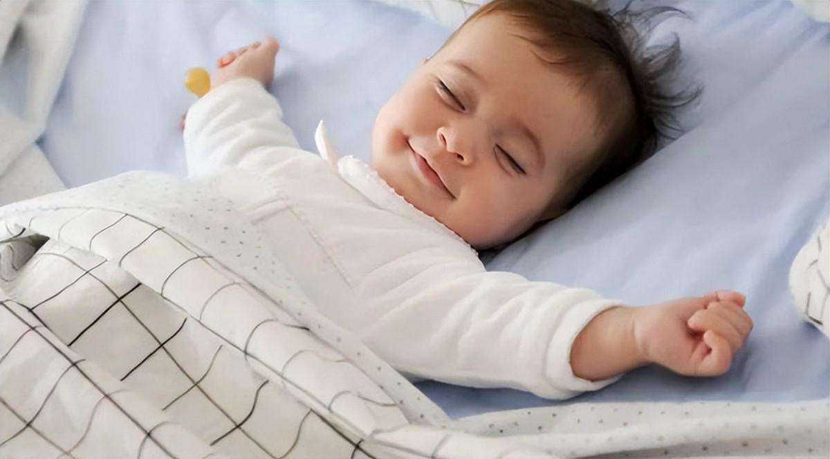 天气热宝宝睡觉容易出汗怎么办,热天宝宝睡觉头老是出汗