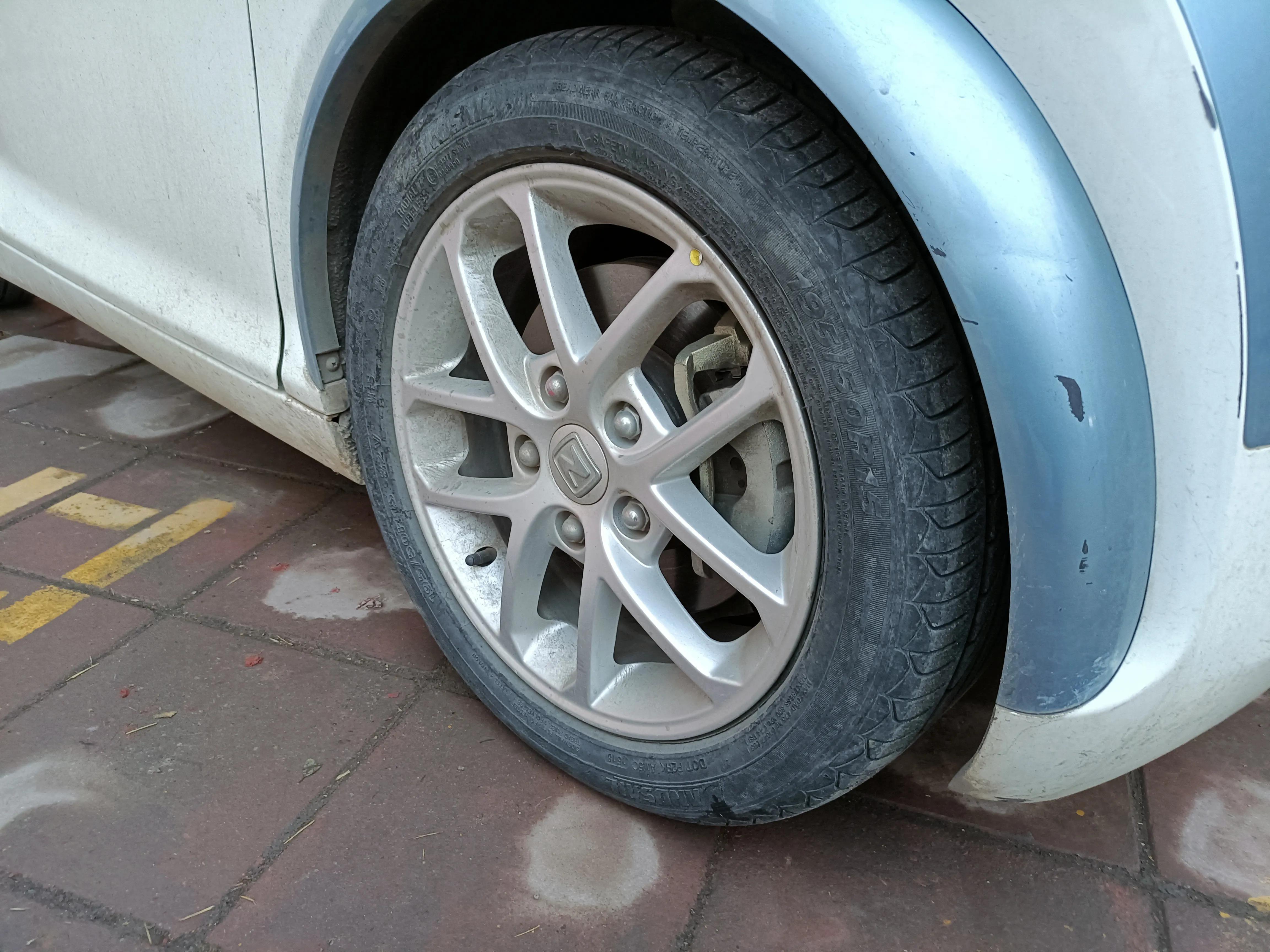 安全行车杜绝危险驾驶,行车胎压多少合适