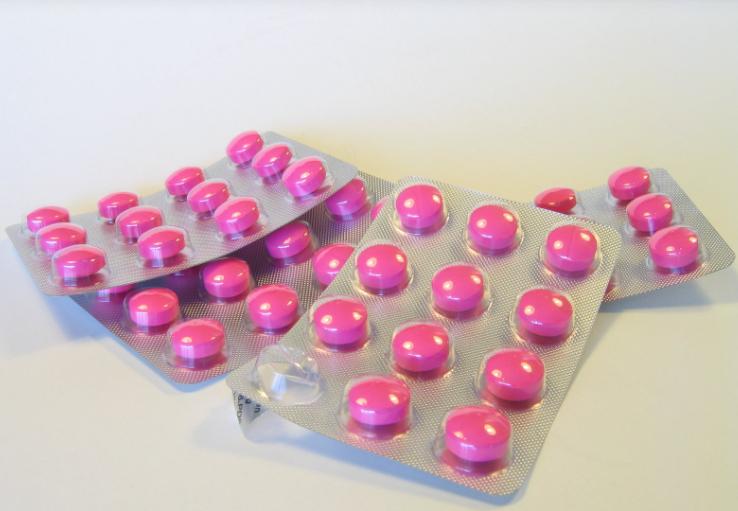 药可以嚼着吃吗,药可以放在胶囊里吗