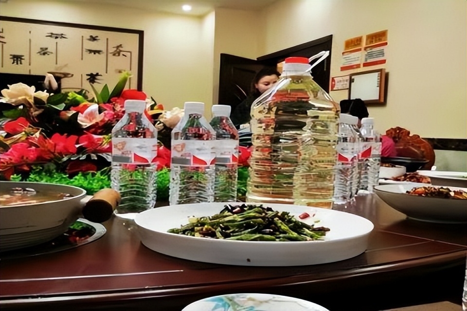 山西煤矿老板,商宴用“假茅台”至今无人看穿,行家:真正的高手