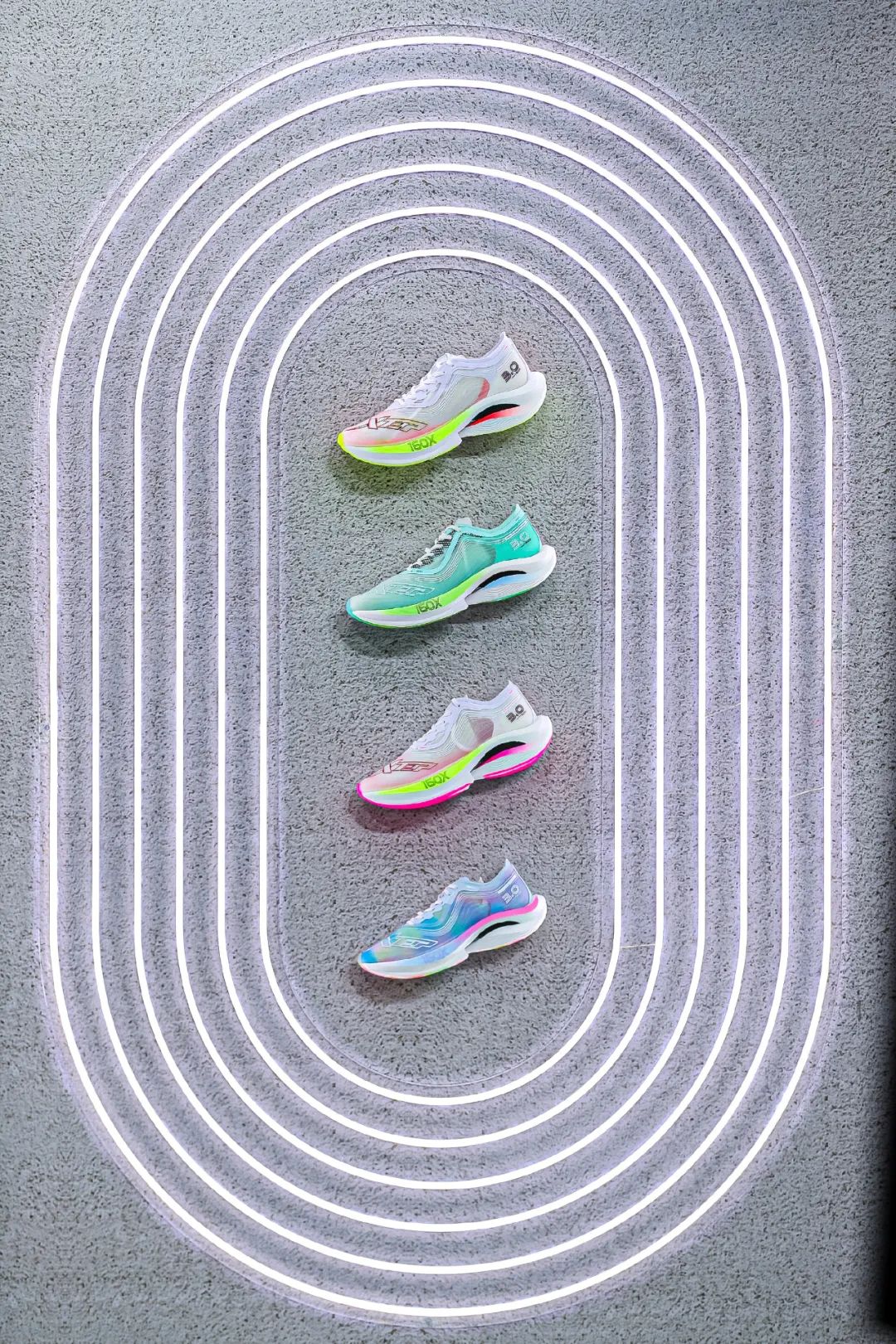 特步新一代冠军跑鞋,特步发布首款元宇宙数字藏品