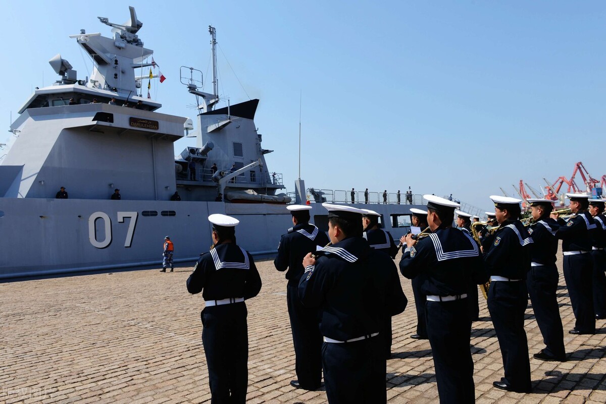 广州航海学院学生毕业能当海军吗,广州航海学院学航海技术能当兵吗