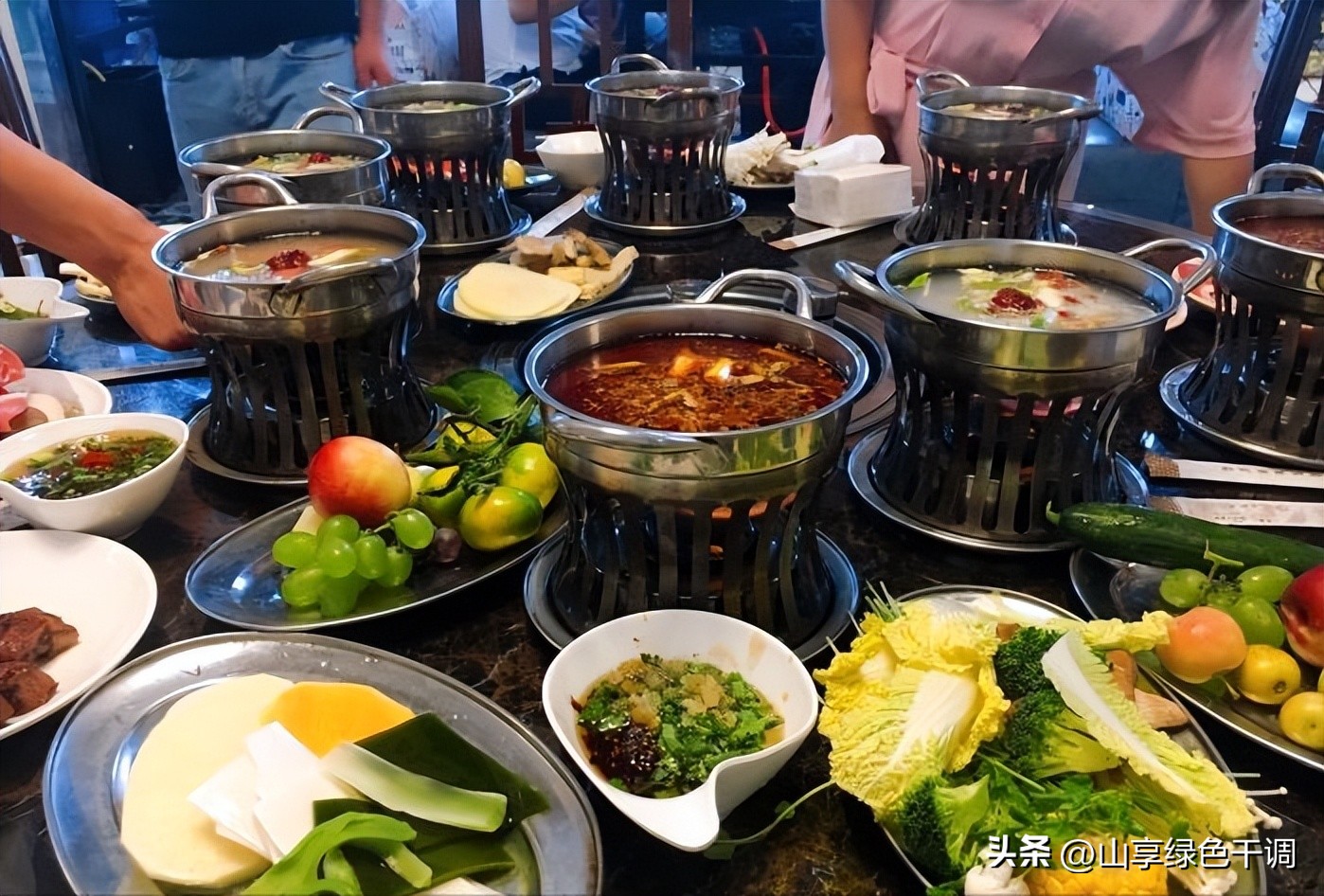 自助小火锅创业开店技巧,想创业做自助旋转小火锅