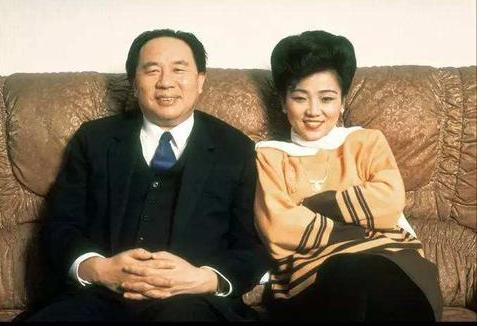 80年代首富牟其中,传奇富商牟其中