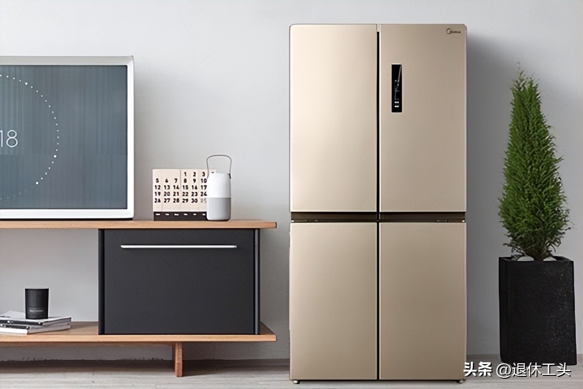 两个单开门冰箱和一个双开门冰箱,冰箱单开门和双开门利弊