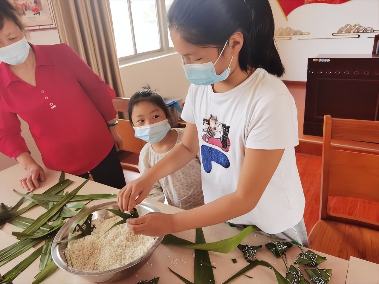 全市组织开展端午节文明实践活动,社区粽叶飘香品味端午活动主题