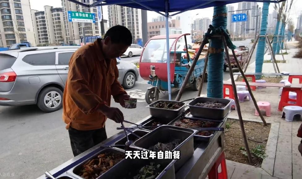 大学生吃10元工地餐,十块钱的工地餐养活了多少大学生
