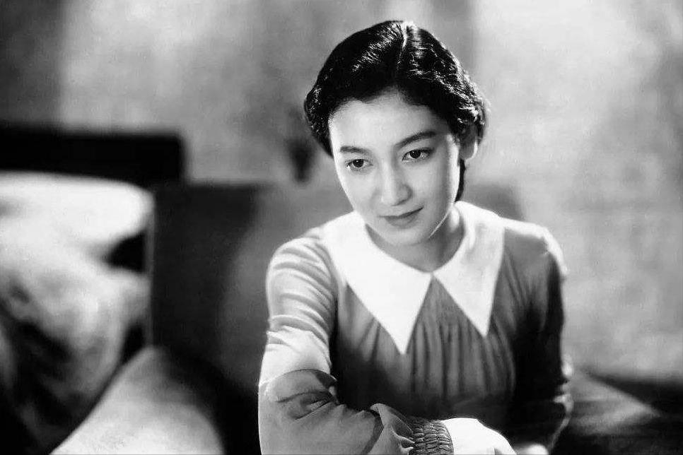 原节子和麦克阿瑟两人年龄差多少,日本女神原节子