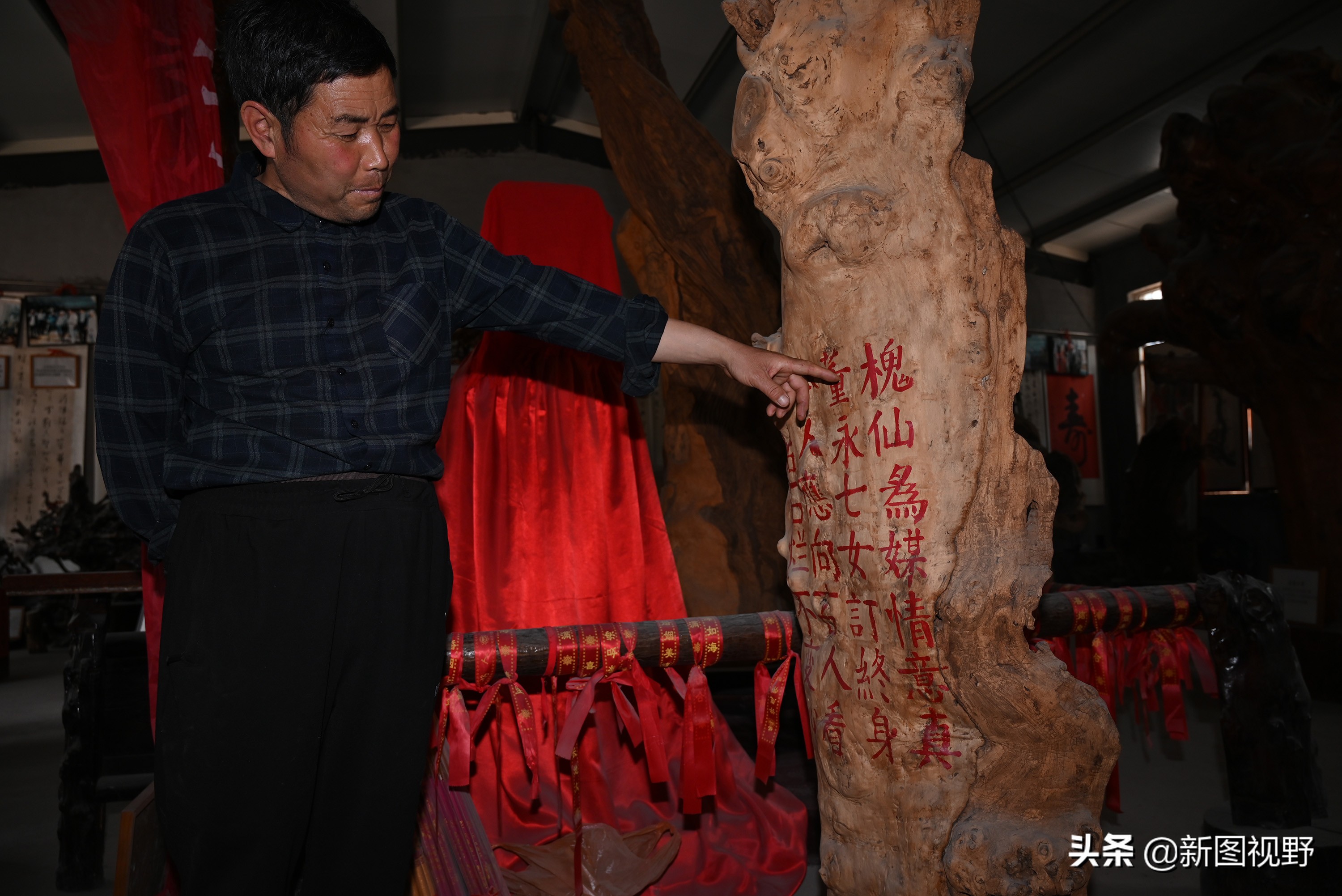 54岁农村大哥，把枯木当宝贝，13年来只收不卖，看他做啥生意