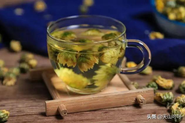 菊花搭配什么不凉不热还去火,夏天喝哪种菊花清热解暑