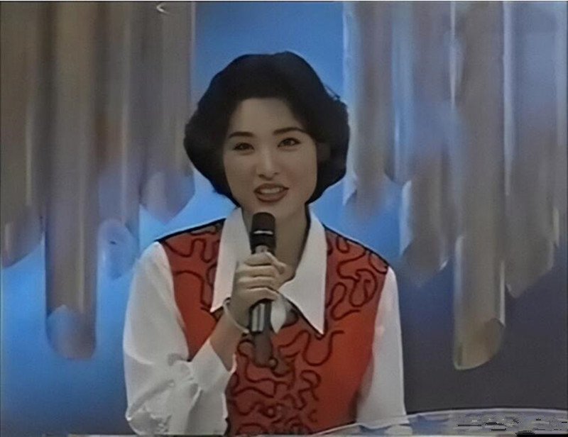 别再削骨追求“瓜子脸”了,6位方脸女星告诉你,国字脸才真扛老