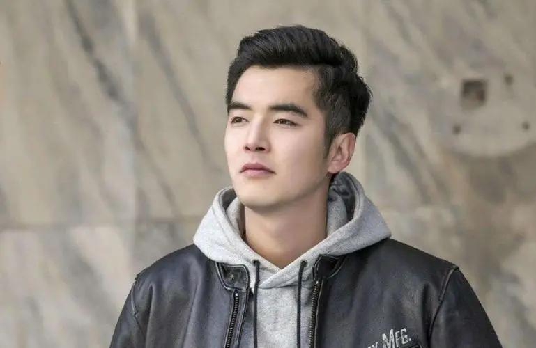 金世佳是不是演了爱情公寓陆展博,爱情公寓陆展博金世佳花絮