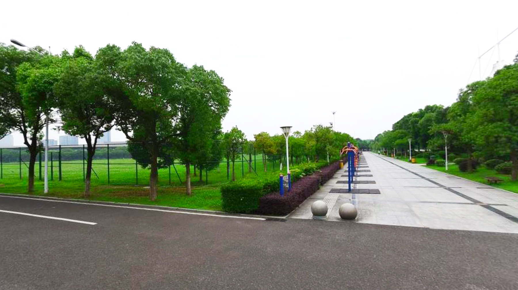 随拍武汉城区一座大型体育馆：有双地铁站经过，一砖一瓦都是焦点