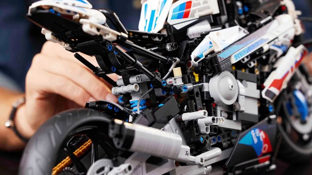 宝马m1000rr为什么那么贵,宝马m1000rr黑武士