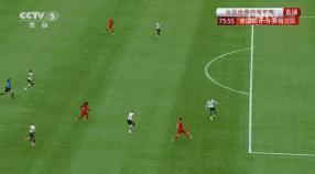 足球运动状态切换,足球的运动是旋转还是平移