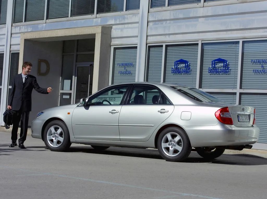 2002年款丰田佳美的时间怎么调,2002年丰田佳美后面字是怎样贴