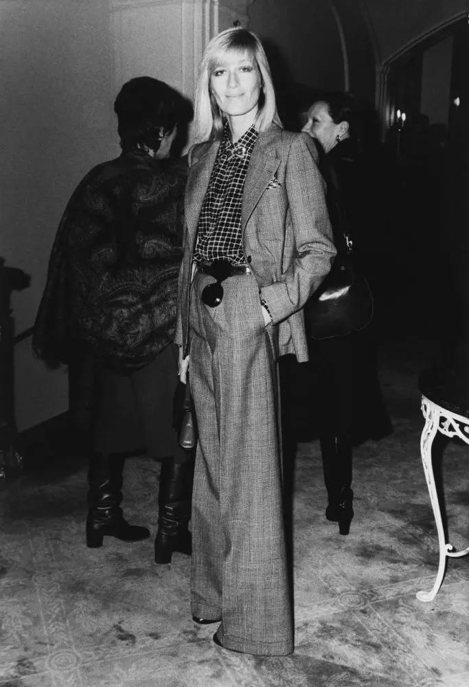 她让YSL“一见钟情”,相伴30年,结婚新郎却不是他