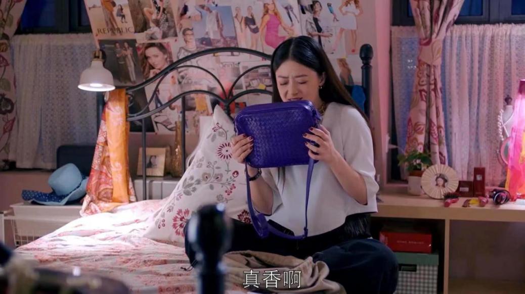 地摊上20块钱的衣服,地摊上二十块的衣服